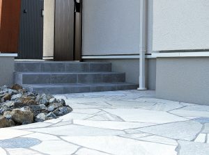 石貼りアプローチ