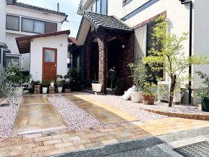 駐車スペース兼アプローチ