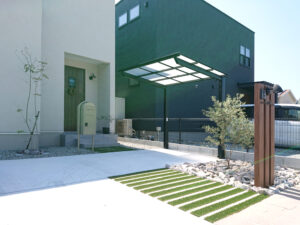 人工芝が可愛いボーダーアプローチ