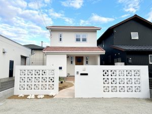 花ブロックの門柱