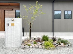 門柱周りの植栽