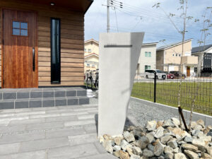 個性的な形の機能門柱