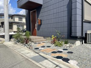 可愛いヘキサゴンタイルアプローチ