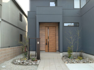 玄関廻りの植栽1